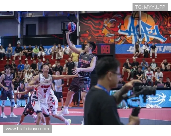 广东男篮官媒晒圣诞惊喜球员集体收礼引发球迷猜想更衣室暖心瞬间